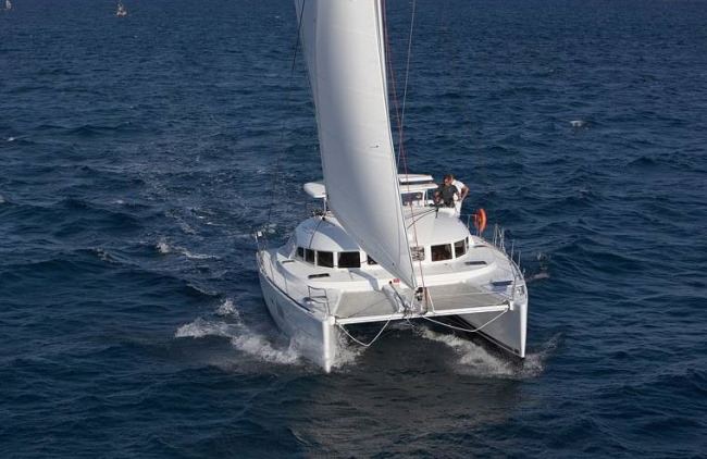 lagoon 380 catamaran specifications