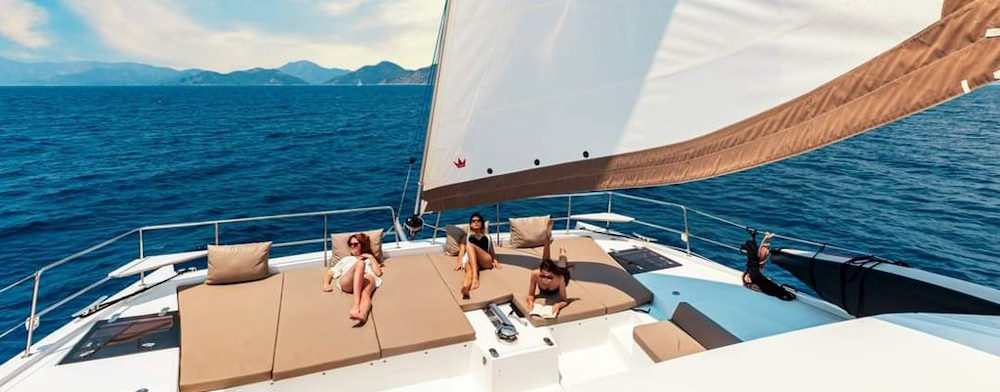 two oceans bali 5.4 catamaran foredeck sun loungers